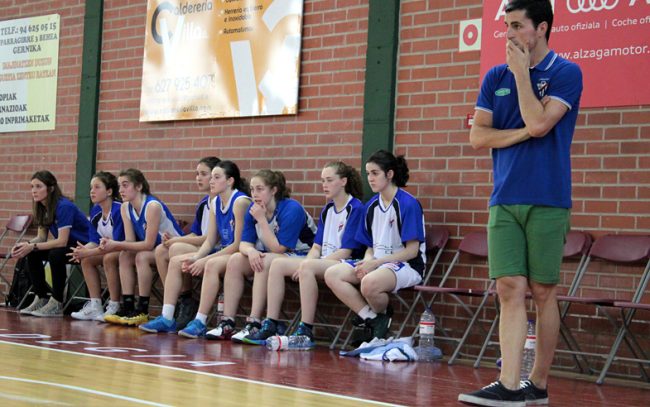 FFCF-Tabirako-banquillo FASE FINAL CADETE FEMENINA TABIRAKO GERNIKA