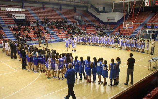 PRESENTA UNAM-CANCHA