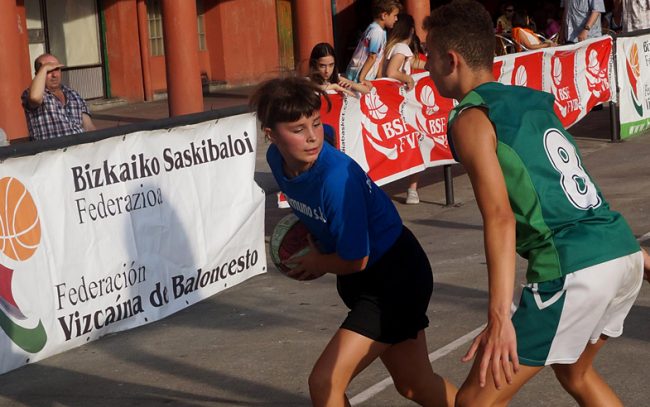 SANI-3X3-TXIKIS-JUGANDO